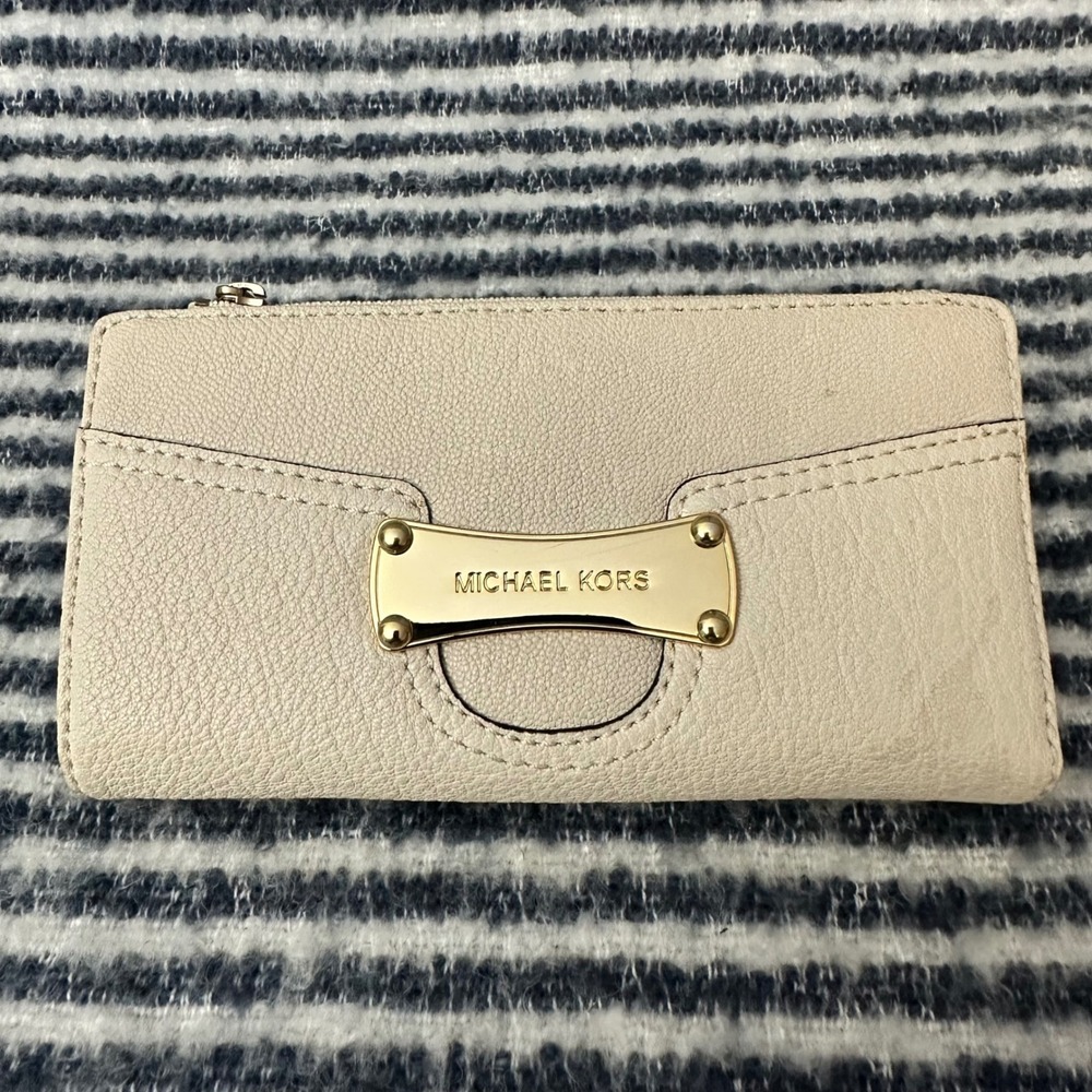 Michael Kors Saratoga Continental Zip-Wallet Off White Soft Leather Elegant - Picture 1 of 10